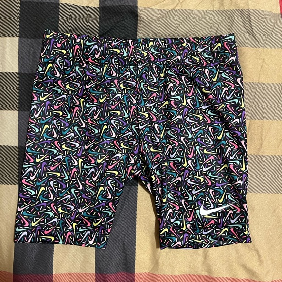 Nike Girls Multicolor Shorts - Picture 1 of 3